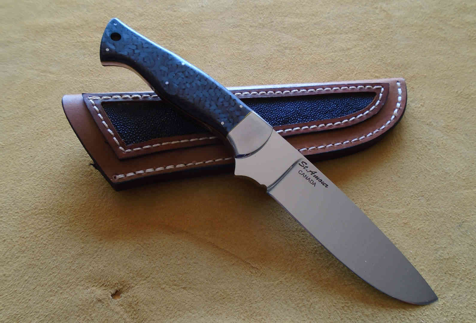 CPM-154, Carbon Fiber, Drop Point Knife with Stringray Sheath
