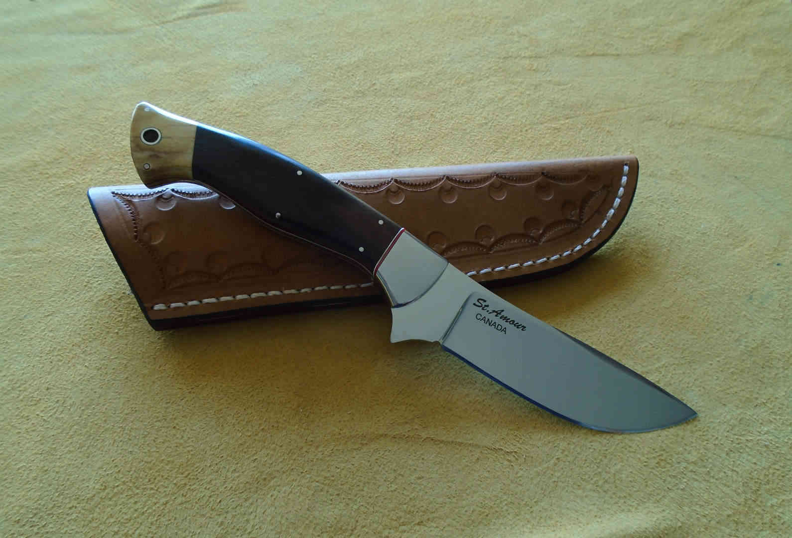 CPM-154, Ebony / Giraffe Bone, Semi Skinner Knife